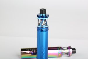 Two vapes of different colors are placed on the table